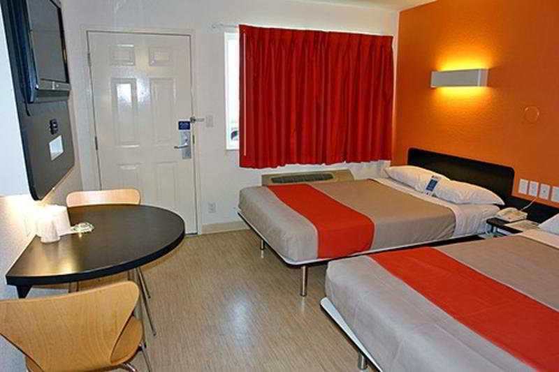 Motel 6 Boston South - Braintree Exteriér fotografie