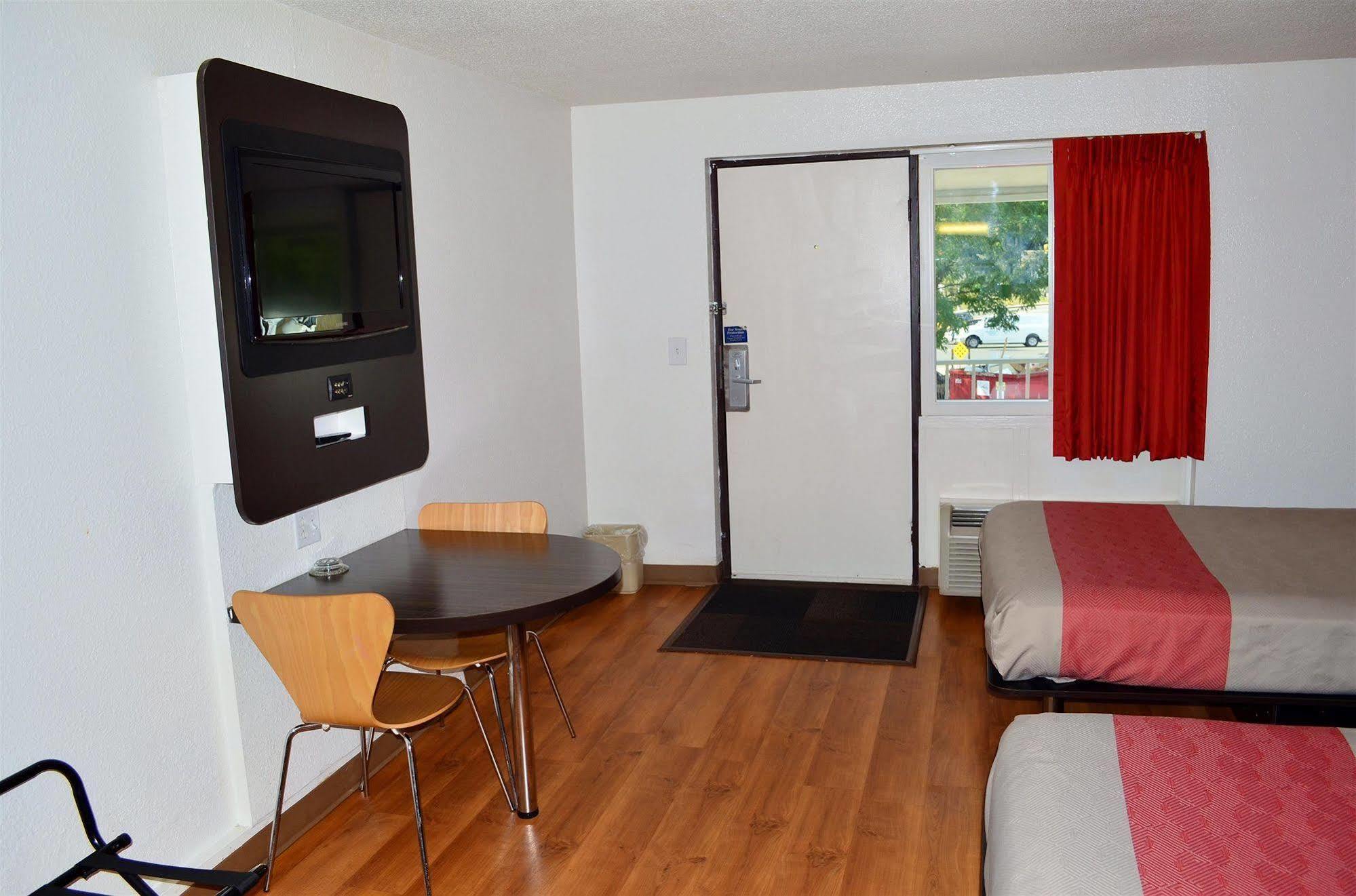 Motel 6 Boston South - Braintree Exteriér fotografie