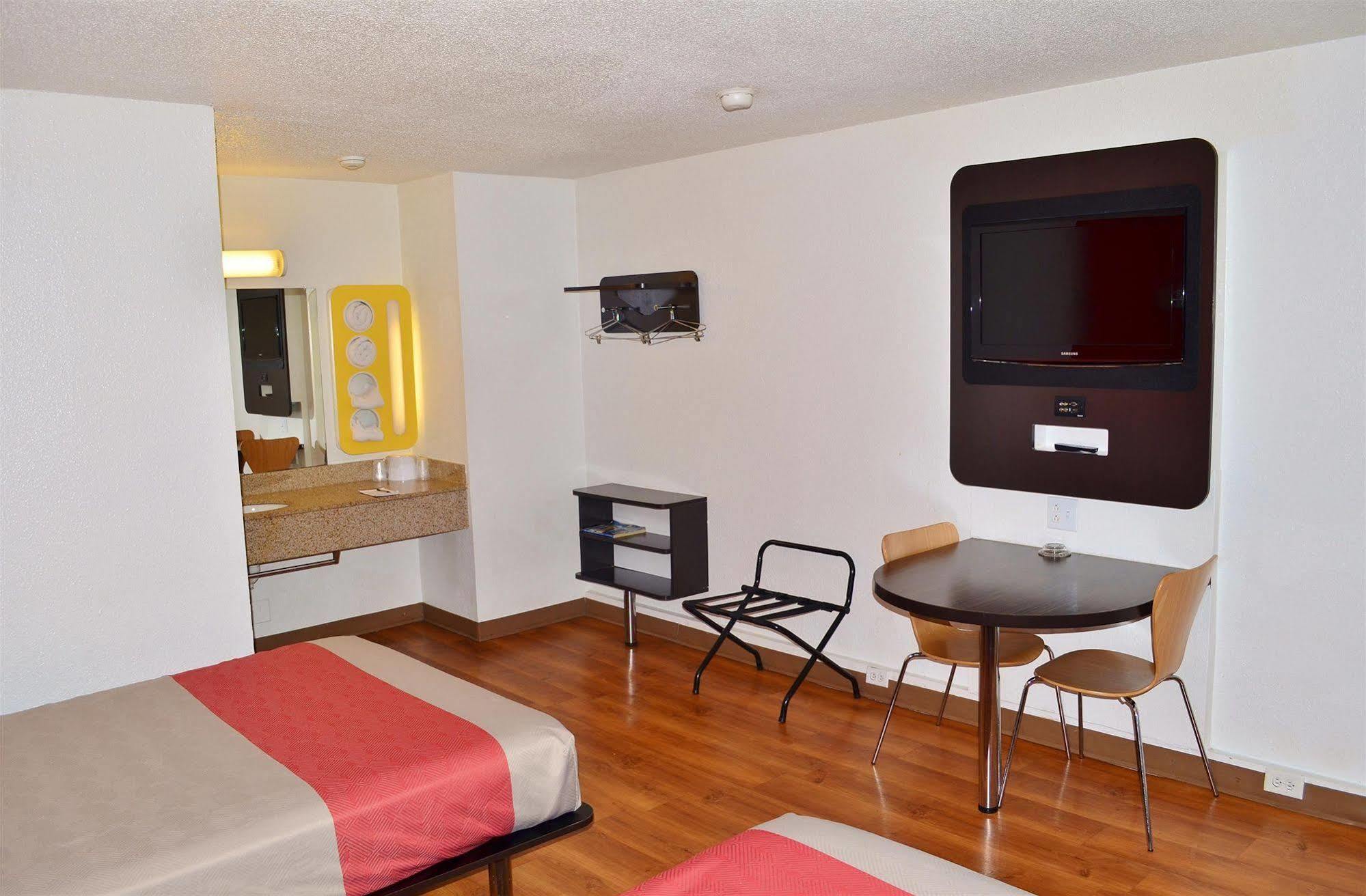 Motel 6 Boston South - Braintree Exteriér fotografie