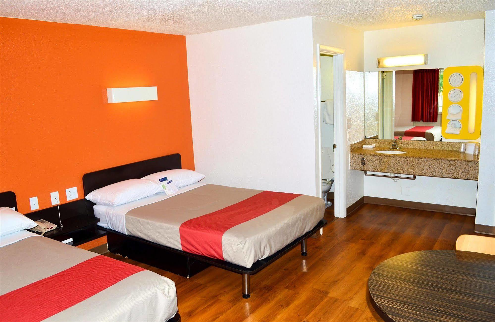 Motel 6 Boston South - Braintree Exteriér fotografie